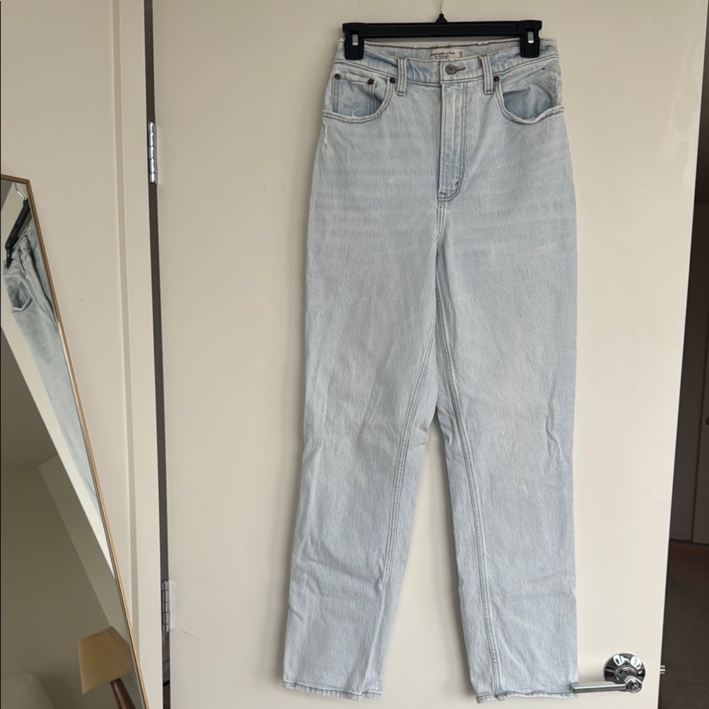 Abercrombie & Fitch The 90s Straight Ultra High Rise
